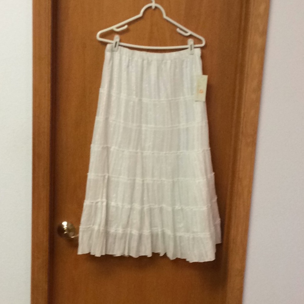 Ruffles, Ruffles, Ruffles. Size M Long White Skirt